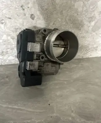 Volkswagen PASSAT B7 Throttle valve 03C133062D