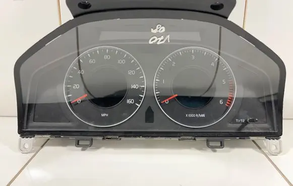 Volvo V70 Speedometer (instrument cluster) 31254540AA 0092293 69199680U
