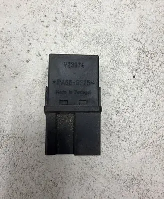 Volvo S40, V40 Other relay MB95338211 010472A A1001X7