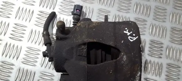 Volkswagen Golf V Front brake caliper