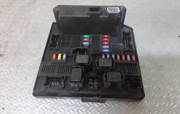 Renault Koleos I Fuse module 284B7JY00A