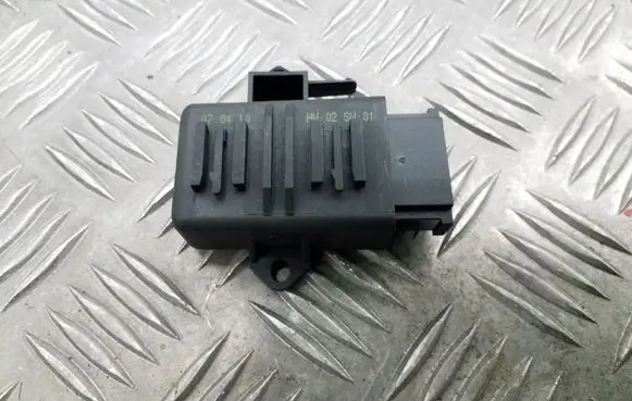 Volkswagen Golf VI Seat heating relay 1K0959772