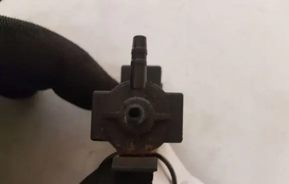 BMW 3 E90 E91 Turbo solenoid valve 70231800 7810831