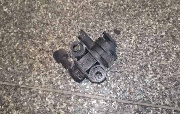 Peugeot 607 Turbo solenoid valve 702256230