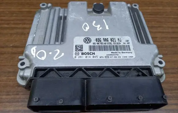 Volkswagen Touran I Engine control unit/module 03G906021MJ 0281014045