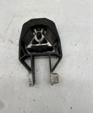 Engine mount bracket