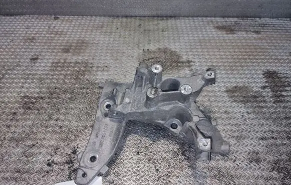 Citroen Berlingo Engine mounting bracket 9674030280