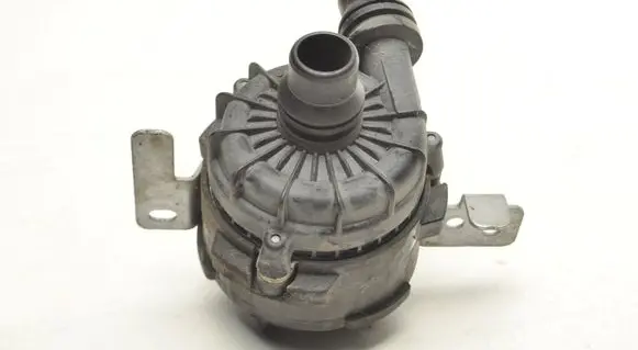 BMW i4 Water pump 8490349
