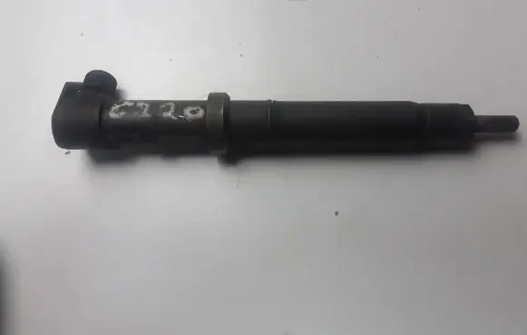 Mercedes-Benz C W204 Fuel injector A6510701287