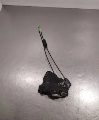Suzuki Grand Vitara II Front door lock 7031700