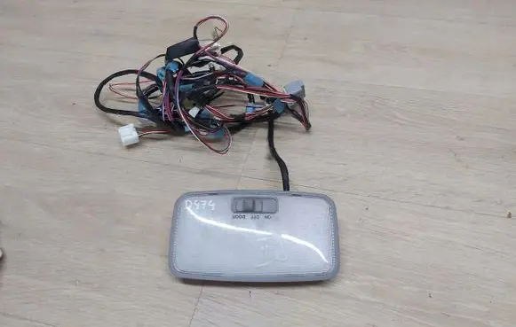 Toyota Prius (NHW20) Headlining lighting console trim PIILAMPKA