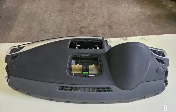 Renault Megane III Dashboard 1004589 40272M