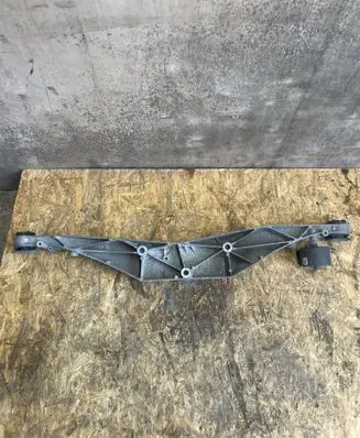 Mini Clubman F54 Rear differential/diff mount bracket 6852896