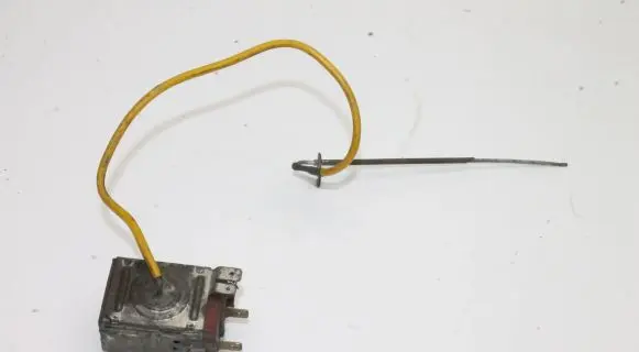 Porsche 928 Oil temperature sensor 090B5293