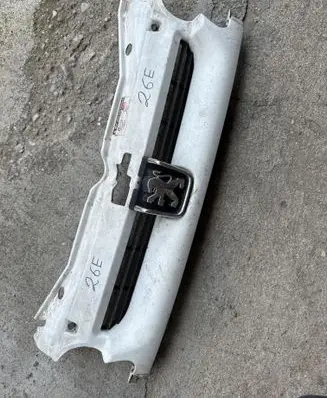 Peugeot Partner Front bumper upper radiator grill 9618254777