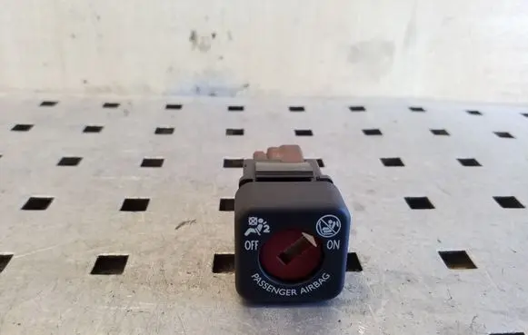 Passenger airbag on/off switch