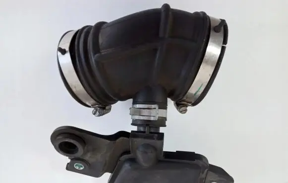 Infiniti Q70 Y51 Air intake hose/pipe