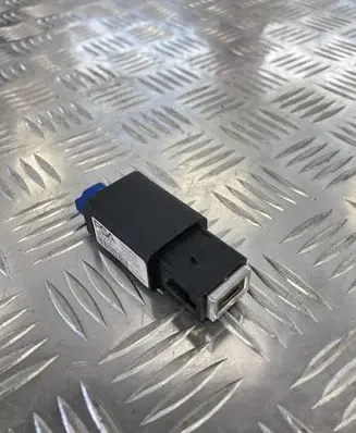 Citroen C4 III e-C4 USB socket connector 98483947VV