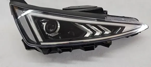 Hyundai Elantra VI Headlight/headlamp 92102-F2