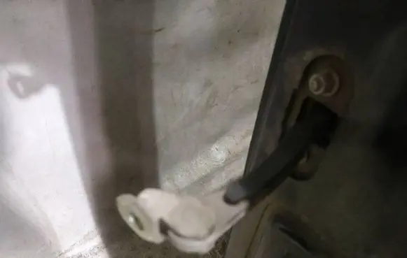 Fiat Punto (188) Rear door check strap stopper