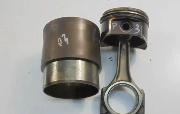 Lancia Thesis Piston 