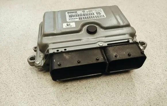 Volvo V70 Engine control unit/module 1039S27438 31286086 0261209108