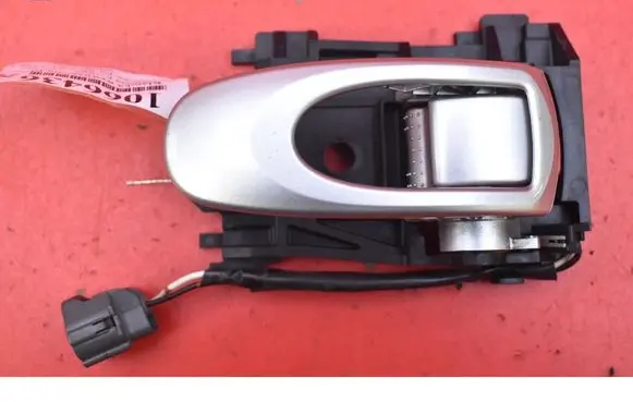 Mitsubishi Eclipse Front door interior handle MR98761902