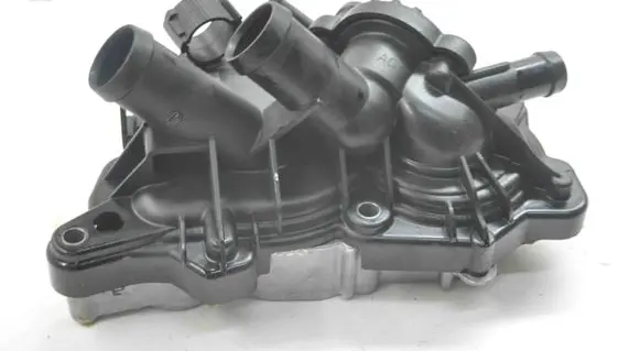 Volkswagen PASSAT B8 Water pump 04E121042M
