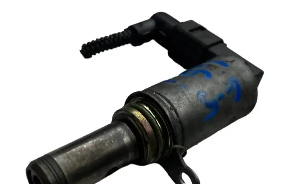 Volkswagen Golf V Camshaft vanos timing valve 03C906455