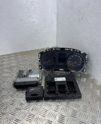 Volkswagen Golf Sportsvan Engine ECU kit and lock set 517920741A 04L907445B 5Q0937086AK