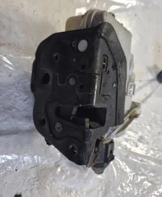 Audi A3 S3 8P Front door lock 8E1837015AA