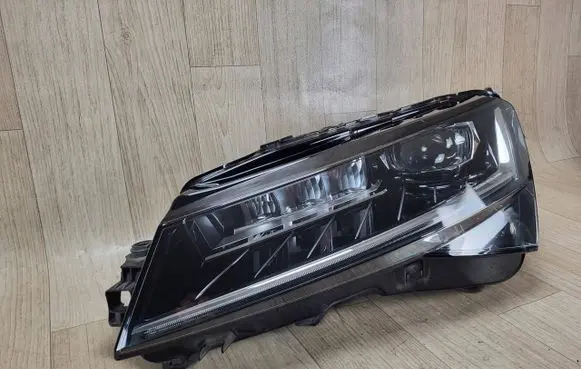 Skoda Superb B8 (3V) Headlight/headlamp 3V1941015D