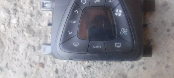 Peugeot 108 Climate control unit