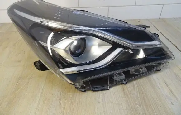 Toyota Yaris Headlight/headlamp