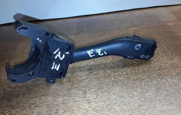Skoda Octavia Mk1 (1U) Wiper control stalk CZK0301202032