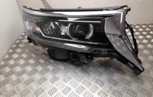Toyota Land Cruiser (J150) Headlight/headlamp KOITO60266