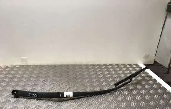 Hyundai i30 Windshield/front glass wiper blade 2327