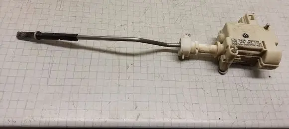 Fuel tank cap lock motor