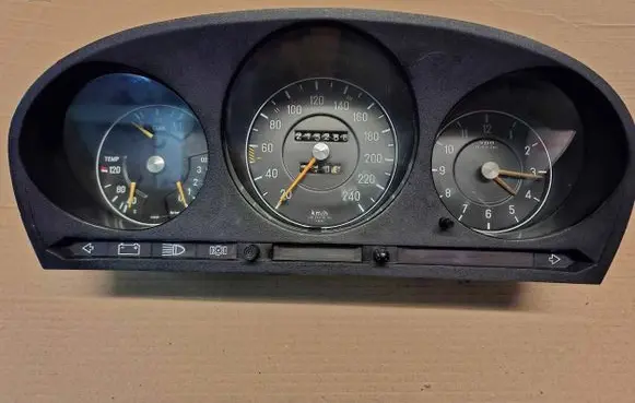 Mercedes-Benz 280 450 W116 Speedometer (instrument cluster) 87001021