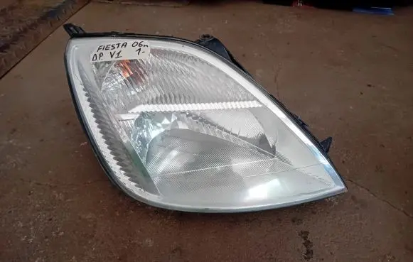 Ford Fiesta Headlight/headlamp