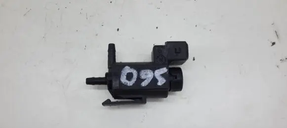 Volvo V70 Turbo solenoid valve 30611668 72224010 06T051