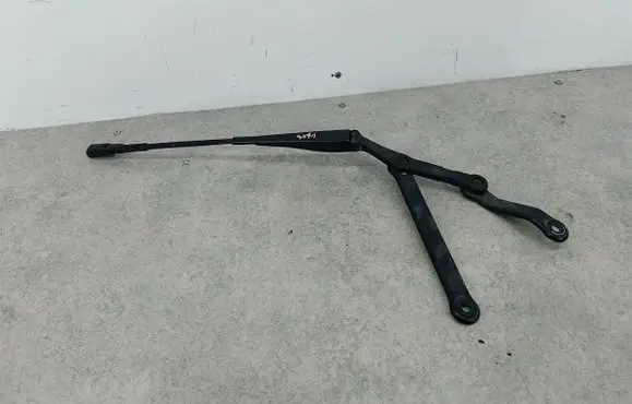 Mercedes-Benz C W205 Front wiper blade arm W000051785