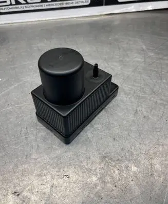 Mercedes-Benz C W203 Central locking vacuum pump 2038000048 0132006365 03030100016