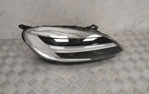 Volvo V40 Headlight/headlamp 32228484