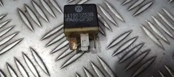 Volkswagen Golf III Other relay 141951253b