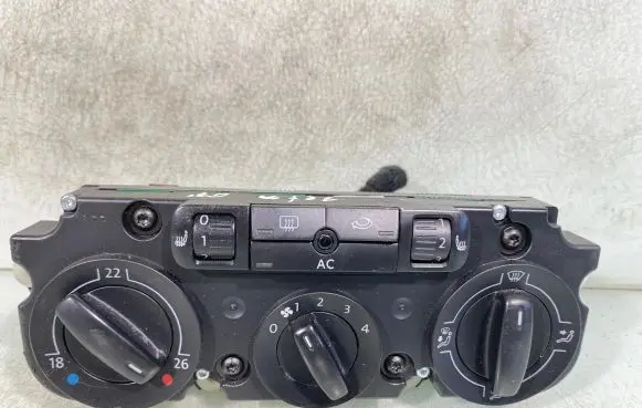 Volkswagen Jetta V Climate control unit