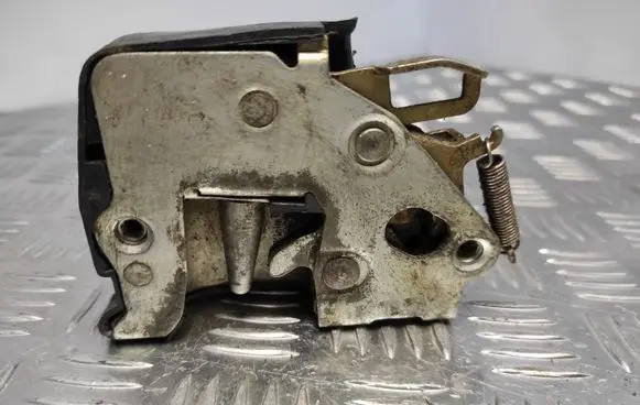 Mercedes-Benz W123 Front door lock 1237230208