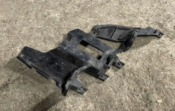 BMW X5 E53 Headlight/headlamp mounting bracket 323441120L4