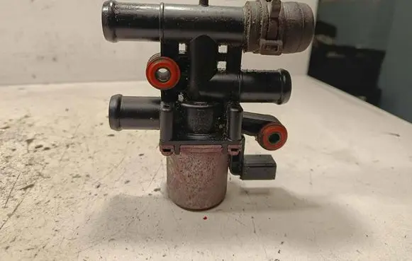 Audi Q7 4M Coolant heater control valve 8E0820036