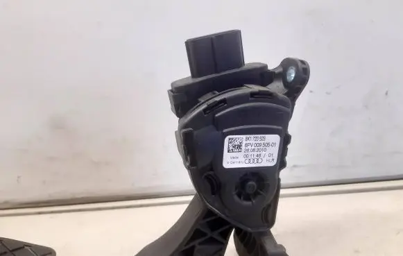 Audi A6 S6 C6 4F Accelerator throttle pedal 8K1723523 26082010 6PV00950501